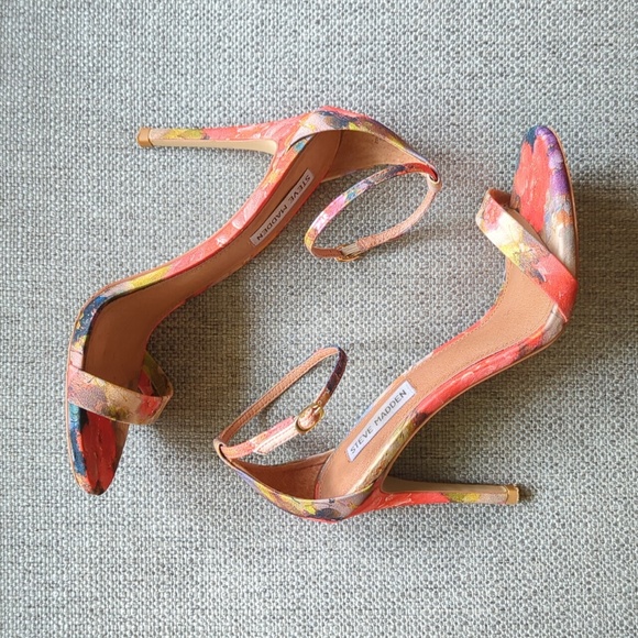 SOLD 👠 Steve Madden floral strappy heels - Picture 6 of 8